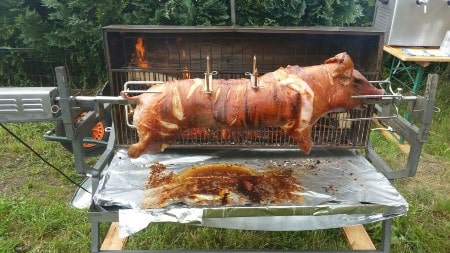 Frisch gegrilltes Spanferkel