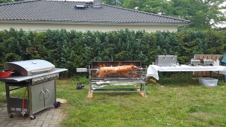 Spanferkelgrill und Ausstattung