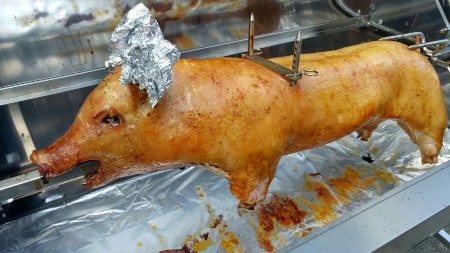 Spanferkelgrill und Ausstattung